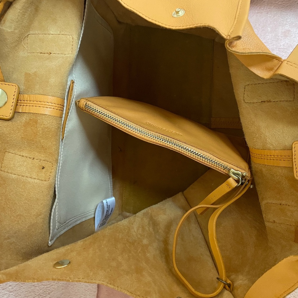 Supple Leather Diam Tote Handbag from LUCKY BRAND - Picture 6 of 9